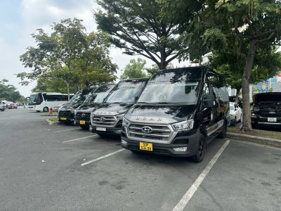 Dcar Limousine 9 chỗ 2025