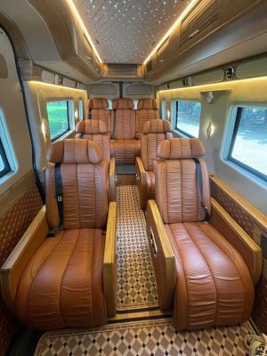Dcar Limousine 9 chỗ 2025