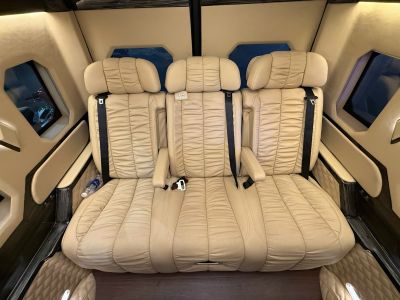 Xe Limousine 9 chỗ Kingdom 2025
