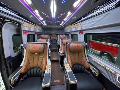 Dcar Limousine 9 chỗ 2025