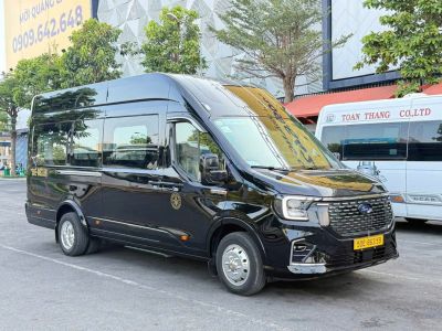 Xe Limousine 9 chỗ Kingdom 2025