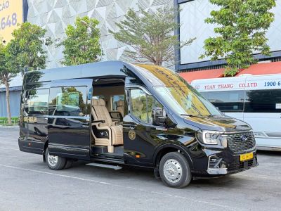 Xe Limousine 9 chỗ Kingdom 2025